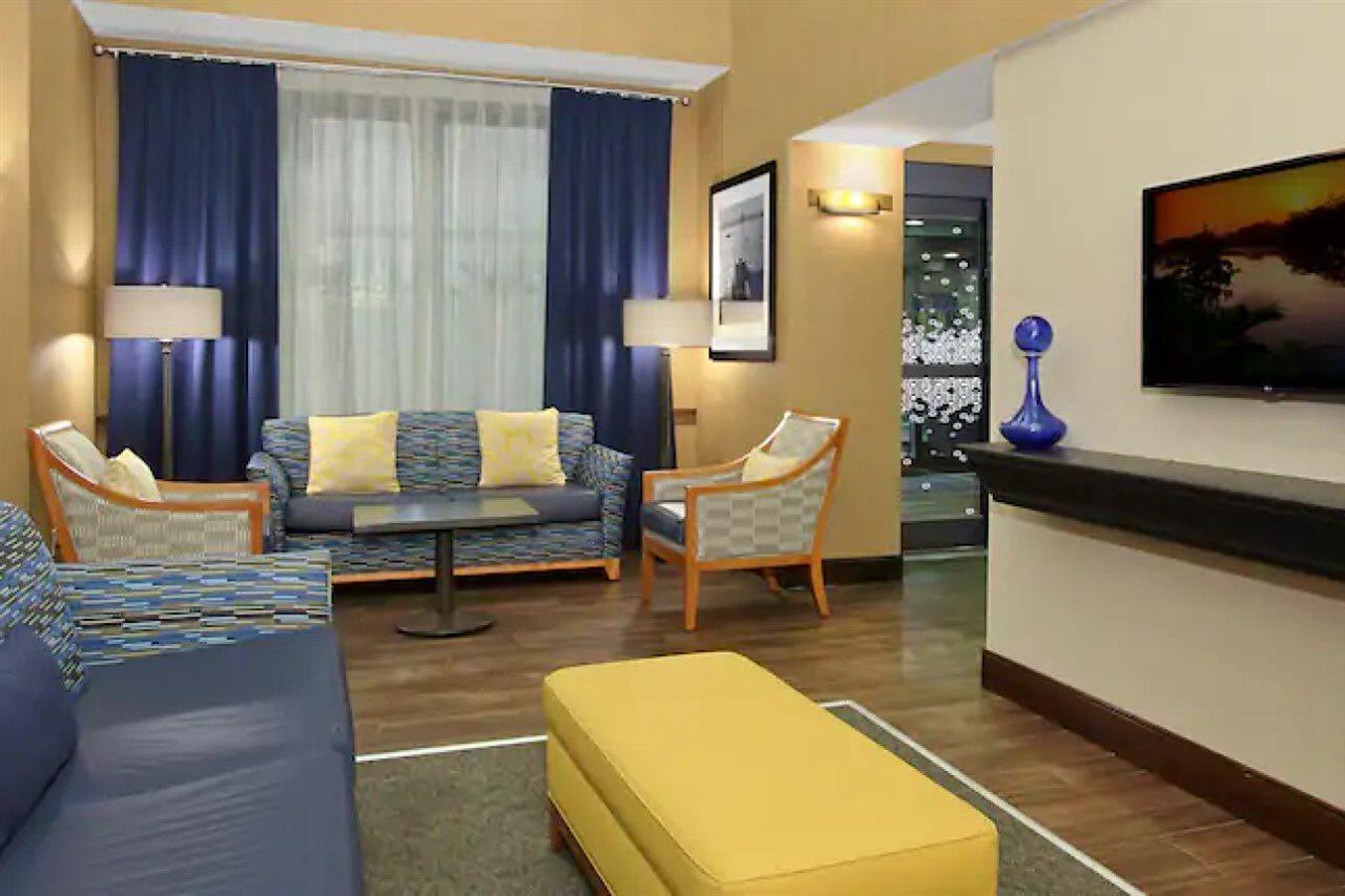 Hampton Inn & Suites Madisonville Exteriör bild