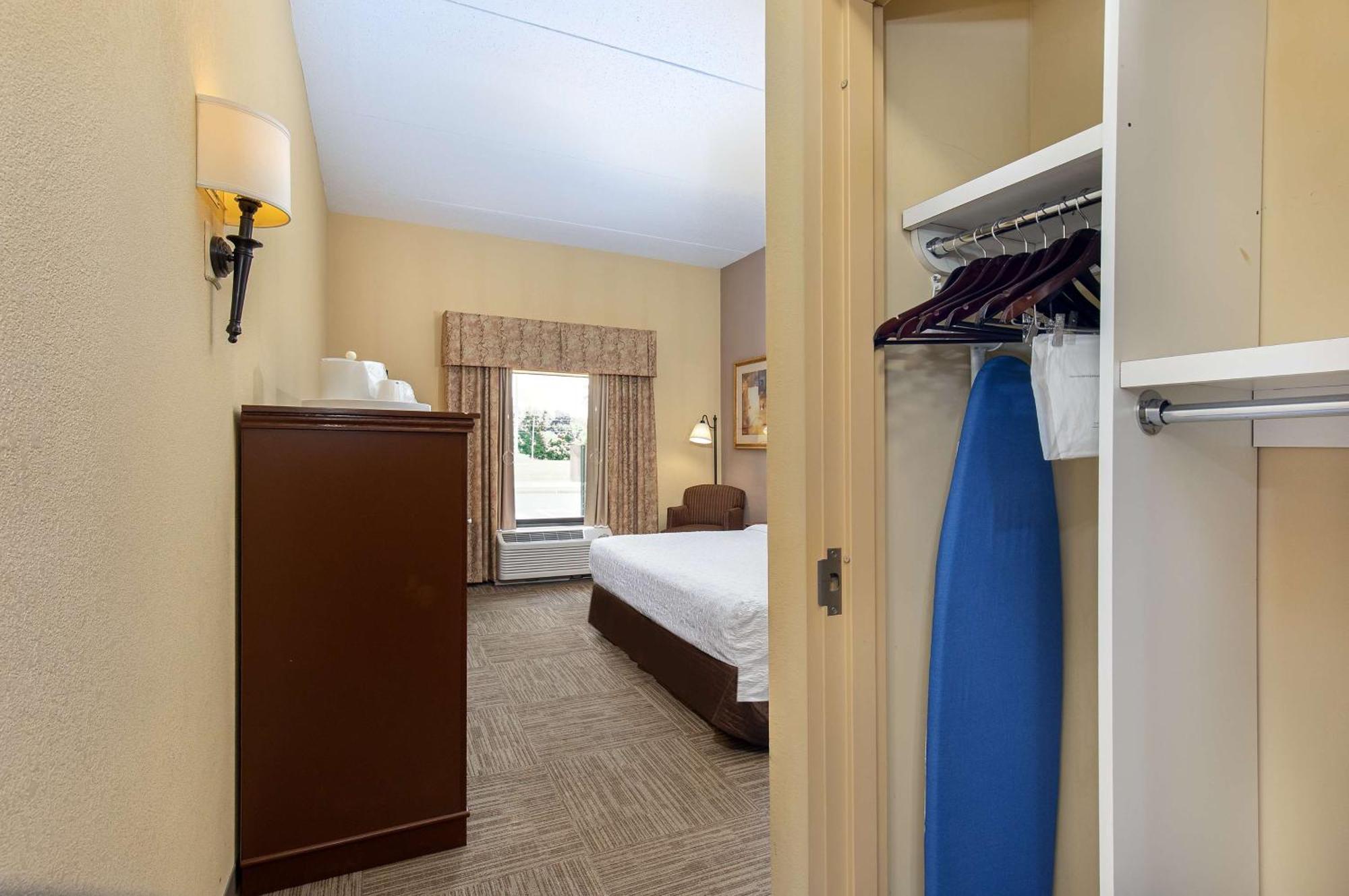 Hampton Inn & Suites Madisonville Exteriör bild