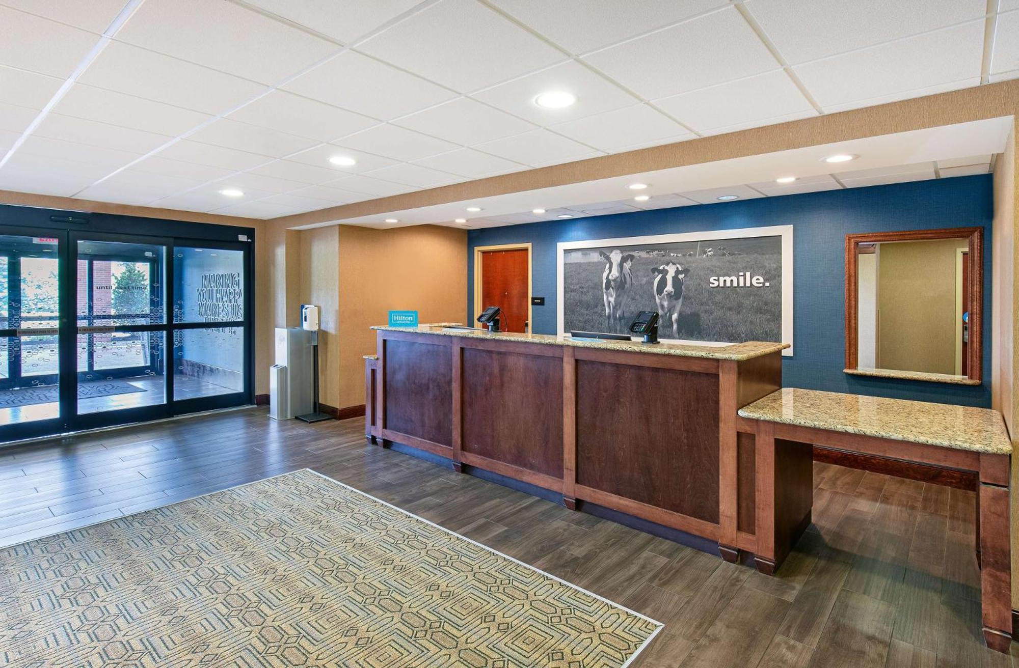 Hampton Inn & Suites Madisonville Exteriör bild