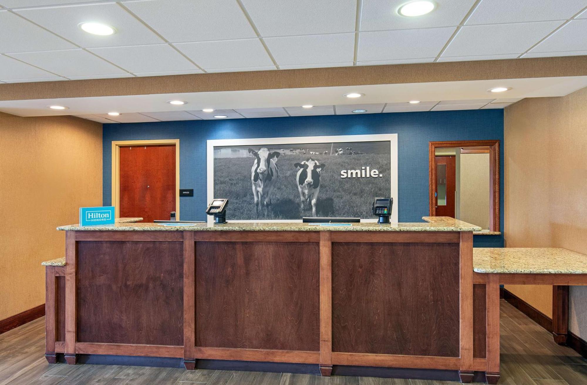 Hampton Inn & Suites Madisonville Exteriör bild